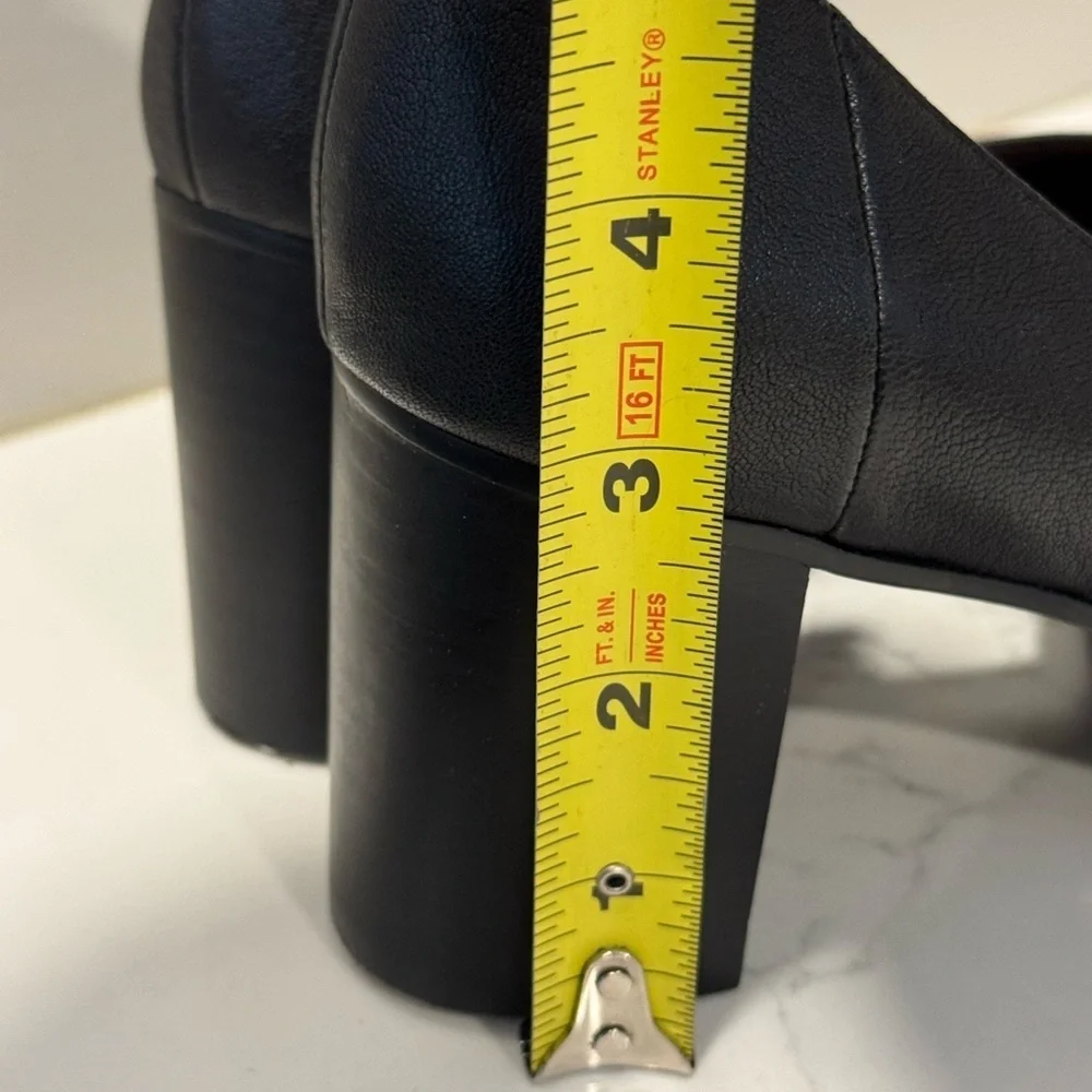 Zodiac Gracie Women's Black Leather Side Cutout pumps
